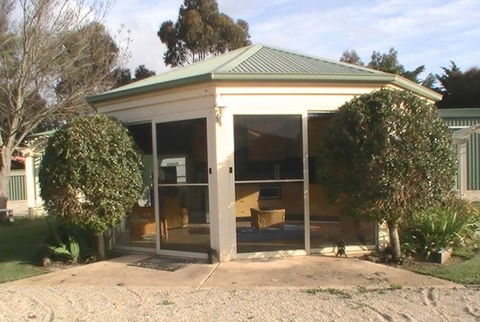 J & F Home Improvements - Builder Melbourne 0